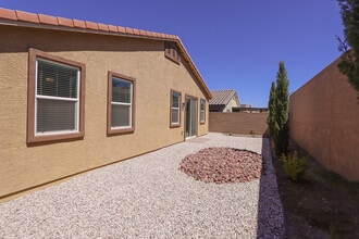 1294 Luna del Oro Ln in Henderson, NV - Foto de edificio - Building Photo