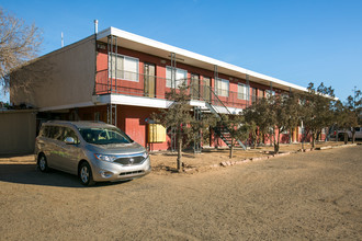 Oakley Apartments in Albuquerque, NM - Building Photo - Building Photo