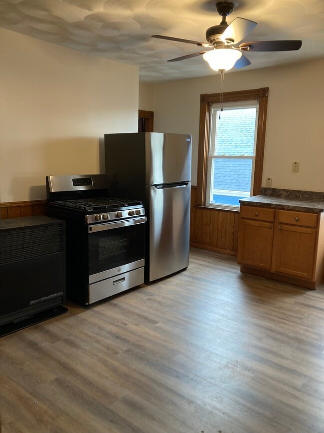 185 Adams St, Unit 2nd floor