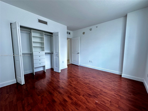186 SE 12th Ter, Unit 802 in Miami, FL - Foto de edificio - Building Photo