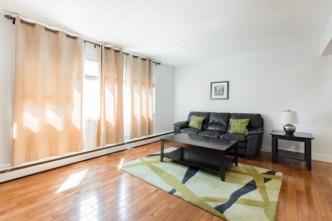 2151 Hamilton St in Regina, SK - Building Photo - Building Photo