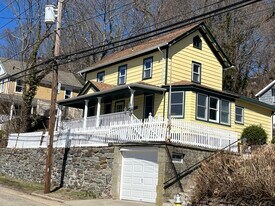 110 Bayview Ave in Northport, NY - Building Photo