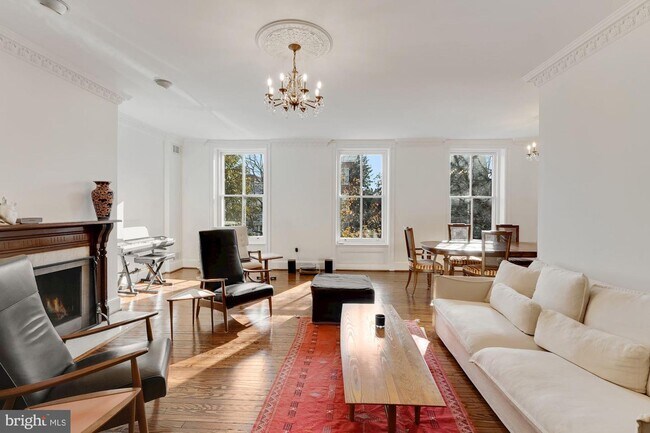 3333 N St NW-Unit -4 in Washington, DC - Building Photo - Building Photo
