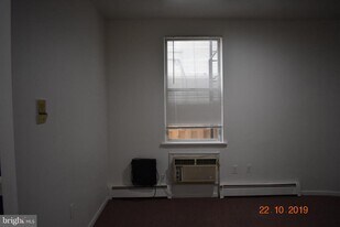 138 W Market St in West Chester, PA - Building Photo