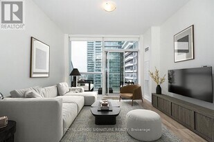 251 Manitoba St in Toronto, ON - Building Photo