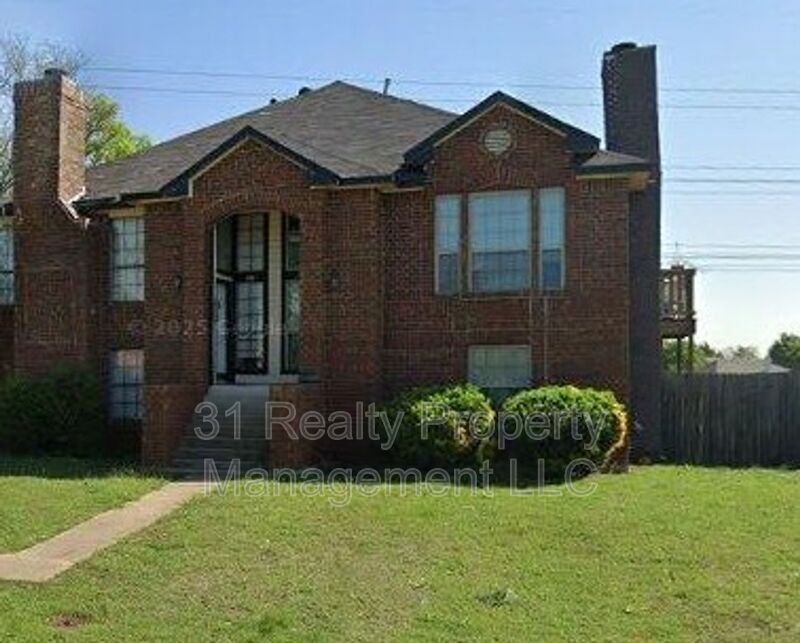 439 Chestnut Ln in Desoto, TX - Building Photo