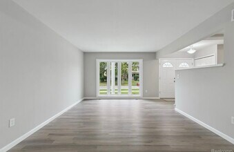 6879 Brookshire Dr in Canton Township, MI - Building Photo - Building Photo