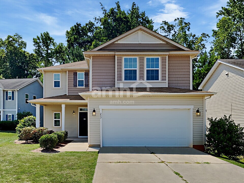 253 Averasboro Dr in Clayton, NC - Foto de edificio