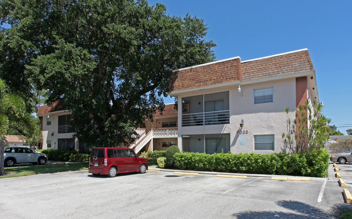 Miramar Club in Miramar, FL - Foto de edificio