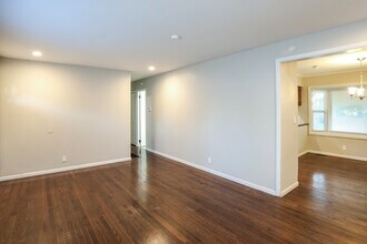 400 N Ponca Dr in Independence, MO - Building Photo - Building Photo
