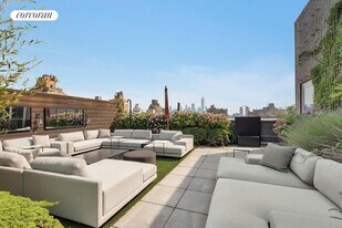246 W 17th St in New York, NY - Building Photo