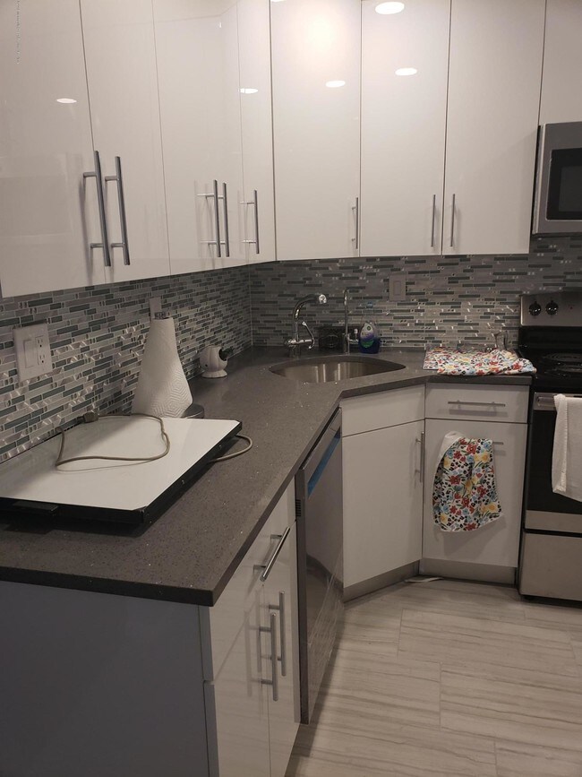 14 Cedar Ave in Long Branch, NJ - Building Photo - Building Photo