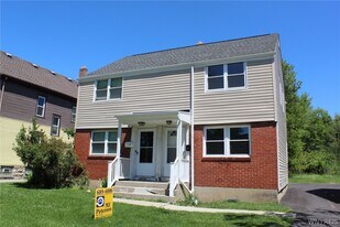 680 Taunton Pl in Buffalo, NY - Building Photo