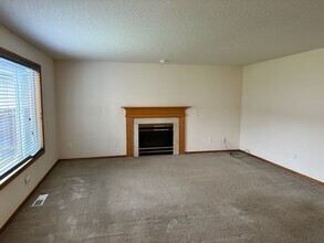 6707 SE Wrenfield St in Hillsboro, OR - Building Photo - Building Photo