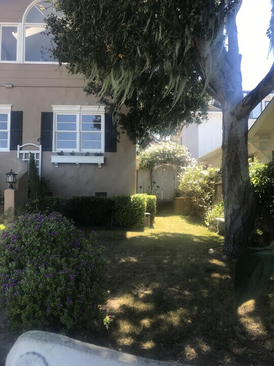 515 Hillcrest Ave in Pacific Grove, CA - Foto de edificio