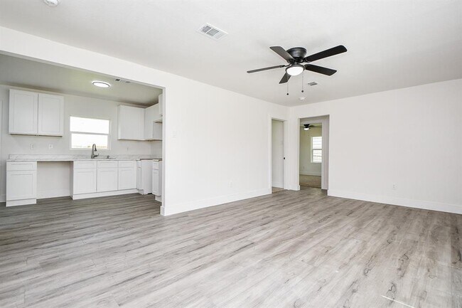 4223 Elmwood St in Houston, TX - Building Photo - Building Photo