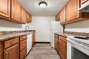 The Angelan in Oakmont, PA - Building Photo