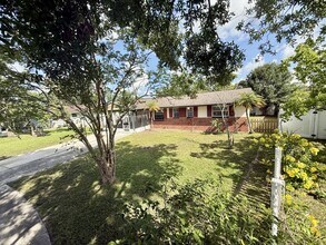 5606-5689 89th Ave in Pinellas Park, FL - Foto de edificio - Building Photo