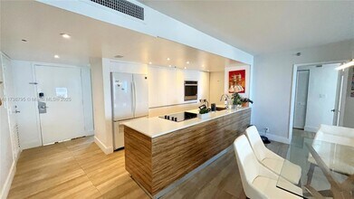 1717 N Bayshore Dr, Unit A-1951 in Miami, FL - Building Photo - Building Photo