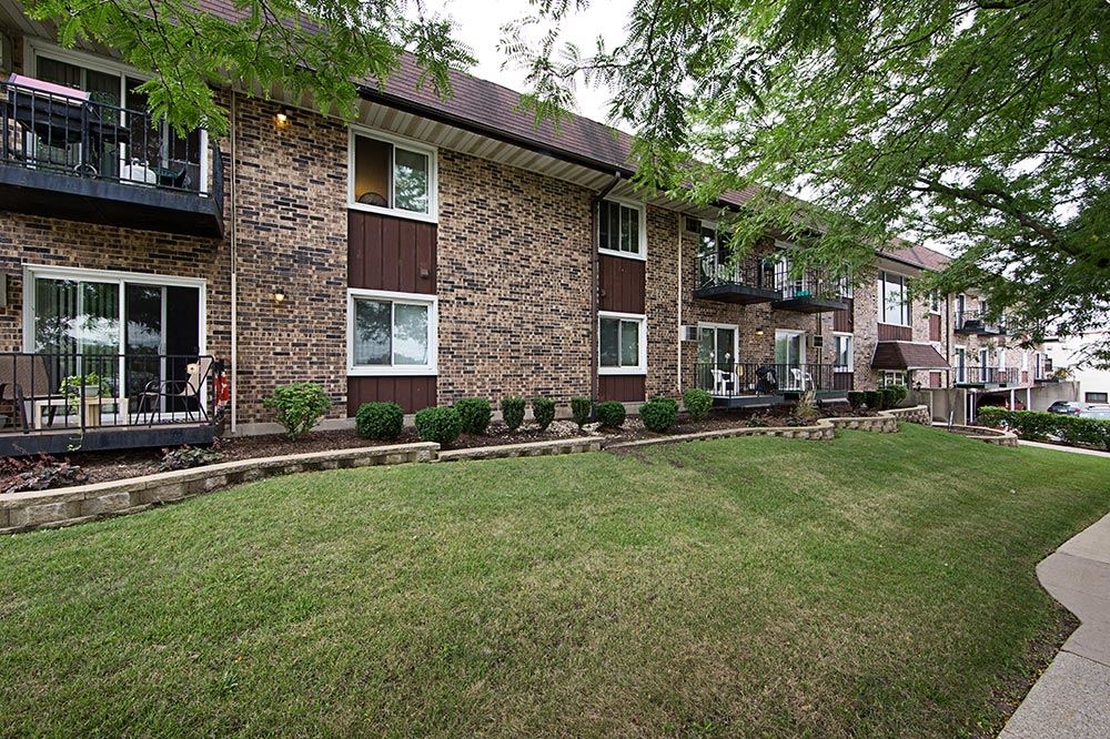 Lisle Place Apartments | Lisle, IL Apartments For Rent