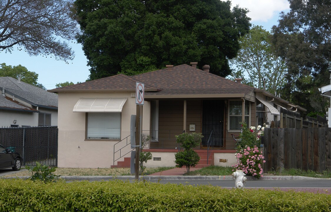 1357 Harbor St in Pittsburg, CA - Building Photo