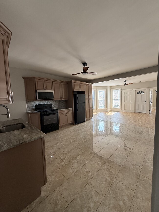24 Fuller St, Unit 1 in Brockton, MA - Building Photo - Building Photo