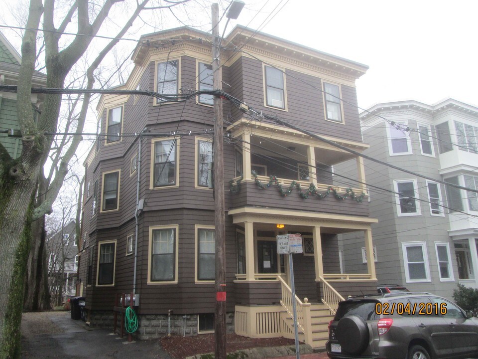 16 Marie Ave in Cambridge, MA - Building Photo