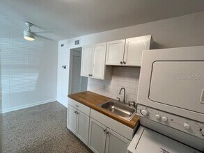 1425 Virginia Dr in Orlando, FL - Building Photo - Building Photo