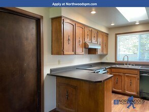 2895 Hawaiian Ave in Medford, OR - Building Photo - Building Photo