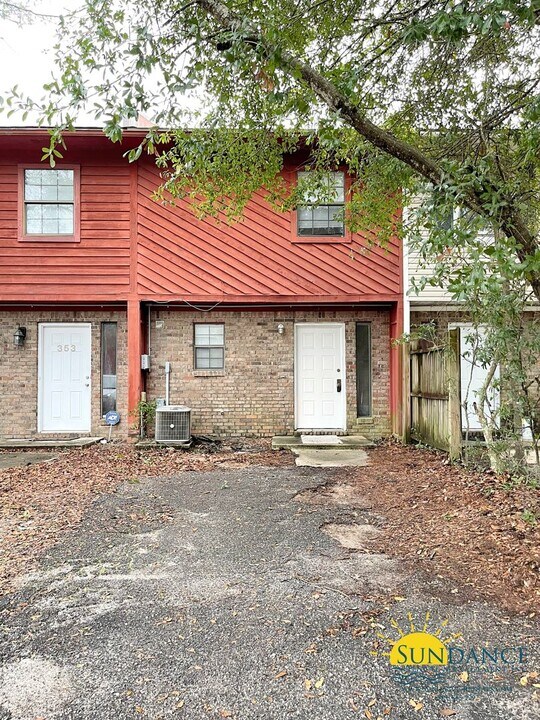 351 Woodham Ct in Fort Walton Beach, FL - Building Photo
