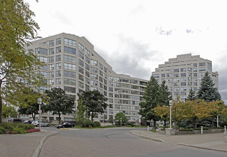 Marina Del Rey Phase III in Toronto, ON - Building Photo - Building Photo