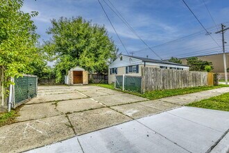 11203 Toepfer Rd in Warren, MI - Building Photo - Building Photo