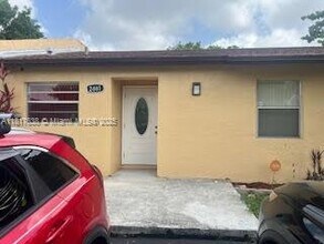 2881 NW 204th St in Miami Gardens, FL - Building Photo - Building Photo