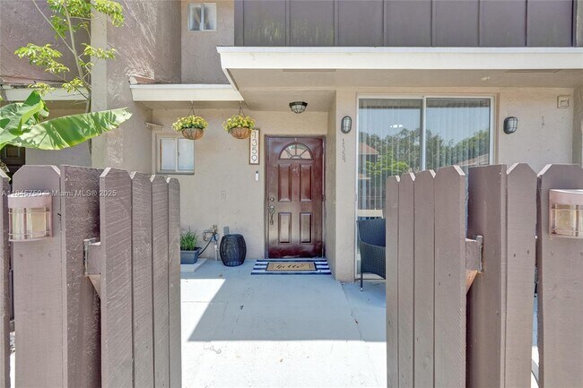 1359 Sussex Dr in North Lauderdale, FL - Building Photo - Building Photo