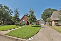 16107 Ridge Park Dr in Houston, TX - Building Photo - Building Photo