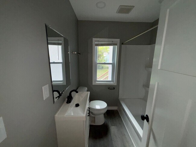 2434 N Logan Ave in Minneapolis, MN - Building Photo - Building Photo