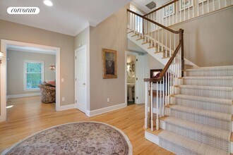 144 Coopers Farm Rd in Southampton, NY - Building Photo - Building Photo