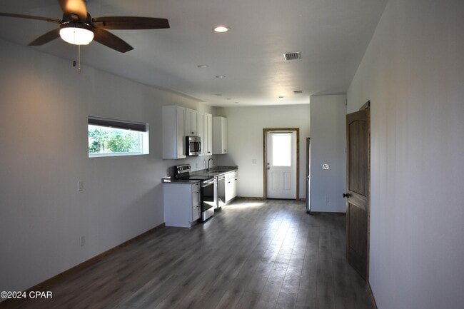 316 Hatley Dr in Mexico Beach, FL - Foto de edificio - Building Photo