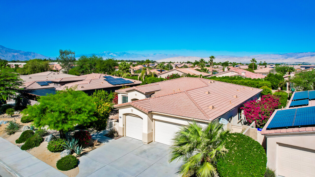 74120 Chinook Cir E in Palm Desert, CA - Building Photo