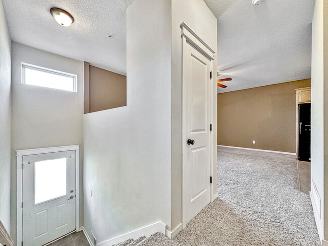 204 NE Chalet Ln in Ankeny, IA - Building Photo - Building Photo