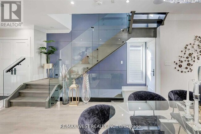 94 Lake Crescent in Toronto, ON - Building Photo - Building Photo
