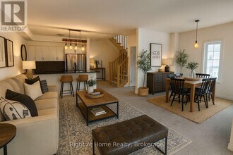 17 Roseberry Ln in Kitchener, ON - Building Photo - Building Photo