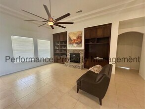 10225 Azimuth St in Bakersfield, CA - Building Photo - Building Photo