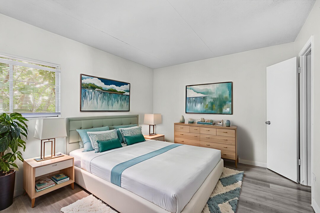 The Lakeside at 2315 in Ft. Myers, FL - Building Photo