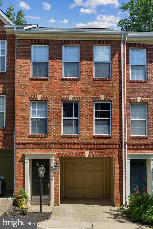 8078 Sebon Dr in Vienna, VA - Foto de edificio - Building Photo