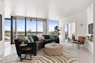 1111 Bering Dr in Houston, TX - Foto de edificio - Building Photo