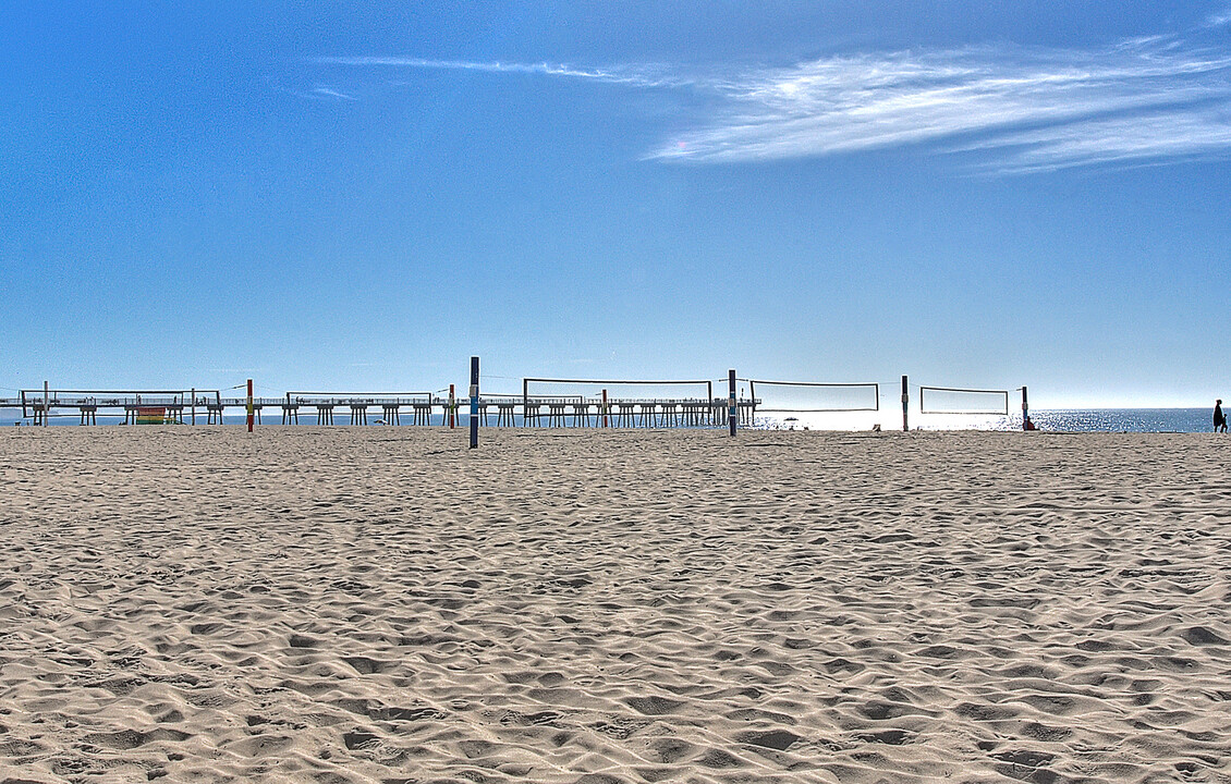 15 15th St, Unit 13 in Hermosa Beach, CA - Building Photo