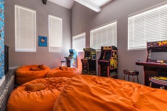 Intrigue Apartments in Las Vegas, NV - Foto de edificio - Interior Photo