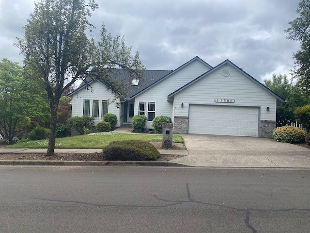 11896 SE Sovereign Ct in Happy Valley, OR - Building Photo