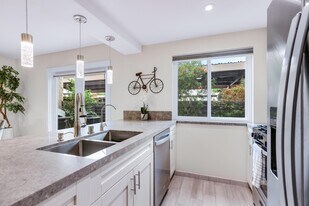 2274 N Indian Canyon Dr in Palm Springs, CA - Building Photo